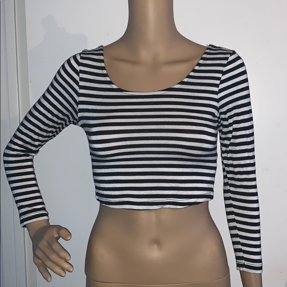 B&W striped, long sleeve crop top
